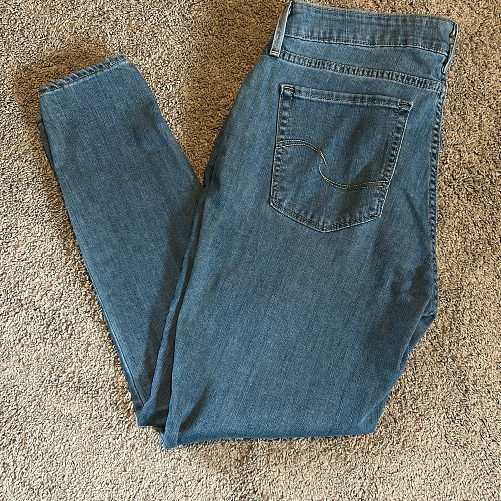 NWT Levi Strauss Signature line  size 16 mid rise, skinny simply stretch jeans